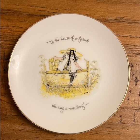 Other - 1975 Holly Hobbie Porcelain Plate: 'To the House of a Friend' Made in Japan